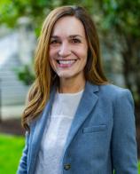 Headshot of Andra Kelley Batstone