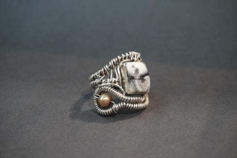 stearling silver ring with white tourquise and a fresh water pearl