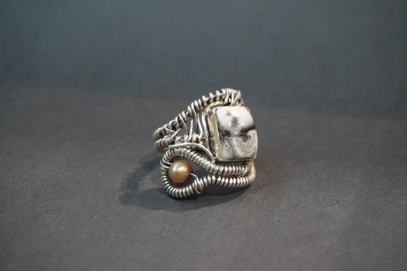 stearling silver ring with white tourquise and a fresh water pearl